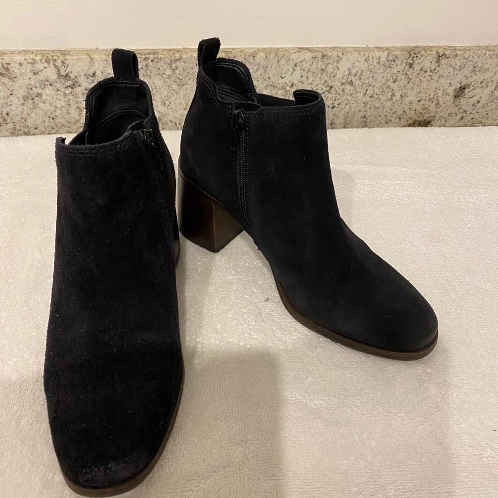 WORN ONCE LUCKY BRAND BLK NUBUCK BOOTIES SZ 7-1/2